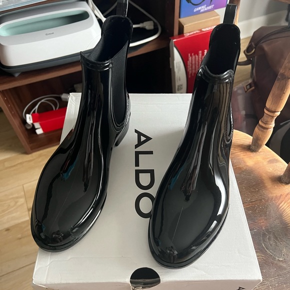 Brand new aldo boots never worn. Size 6.5 - Picture 2 of 3